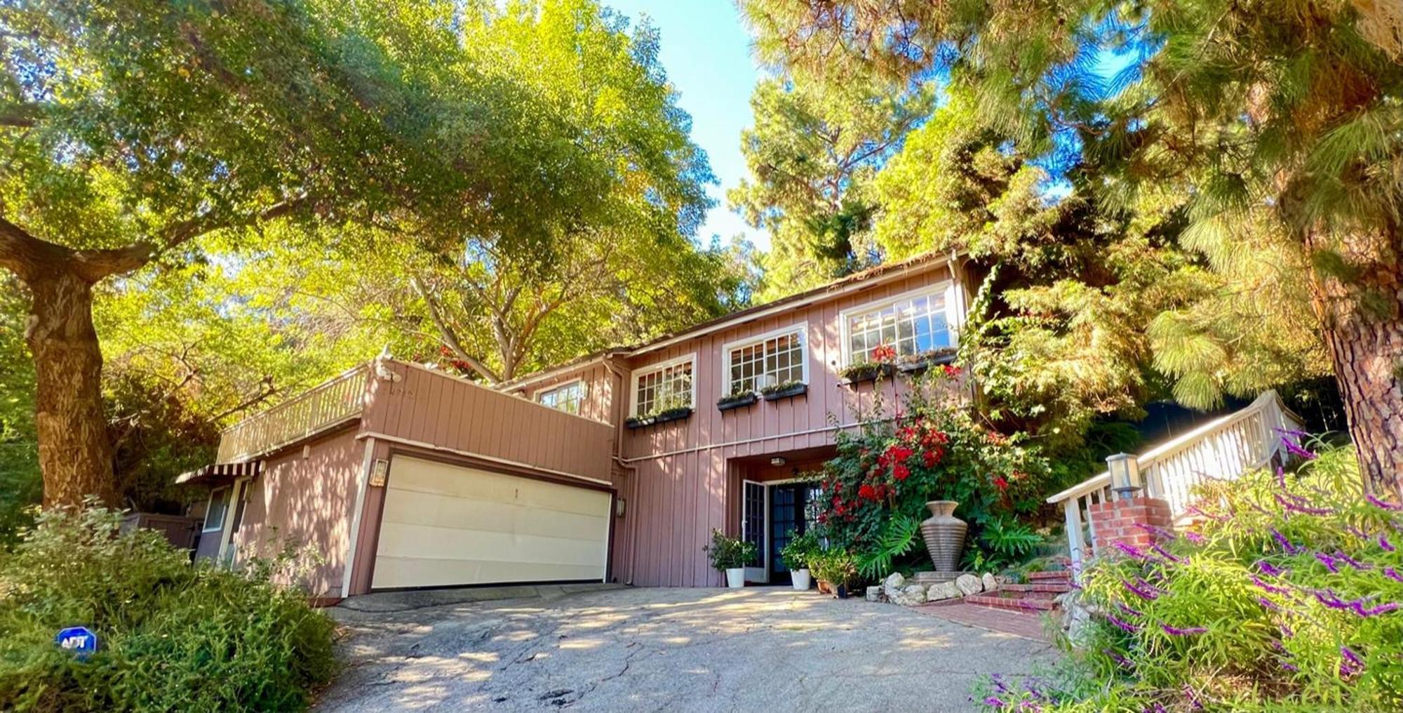 Hollywood Hills Retreat With Jacuzzi Style Tub, Steam Room, Tree-top Views Garden Patio Holiday home *