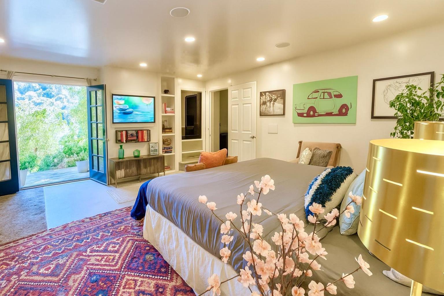 Hollywood Hills Retreat With Jacuzzi Style Tub, Steam Room, Tree-top Views Garden Patio Holiday home Los Angeles