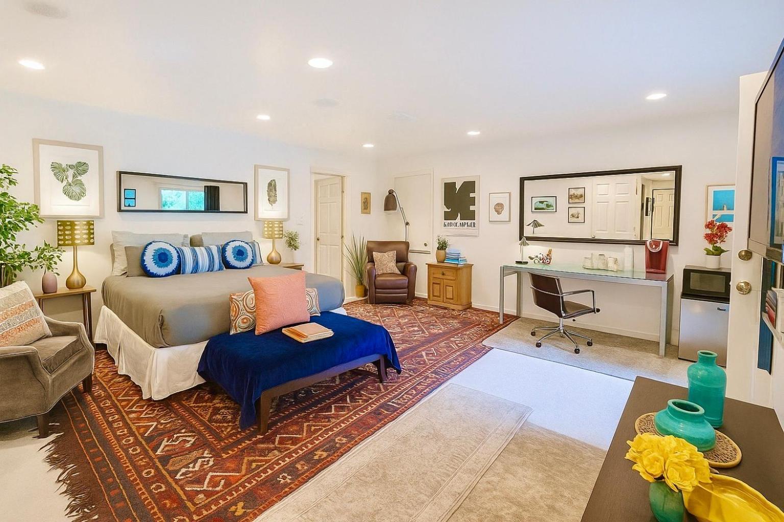 Hollywood Hills Retreat With Jacuzzi Style Tub, Steam Room, Tree-top Views Garden Patio
