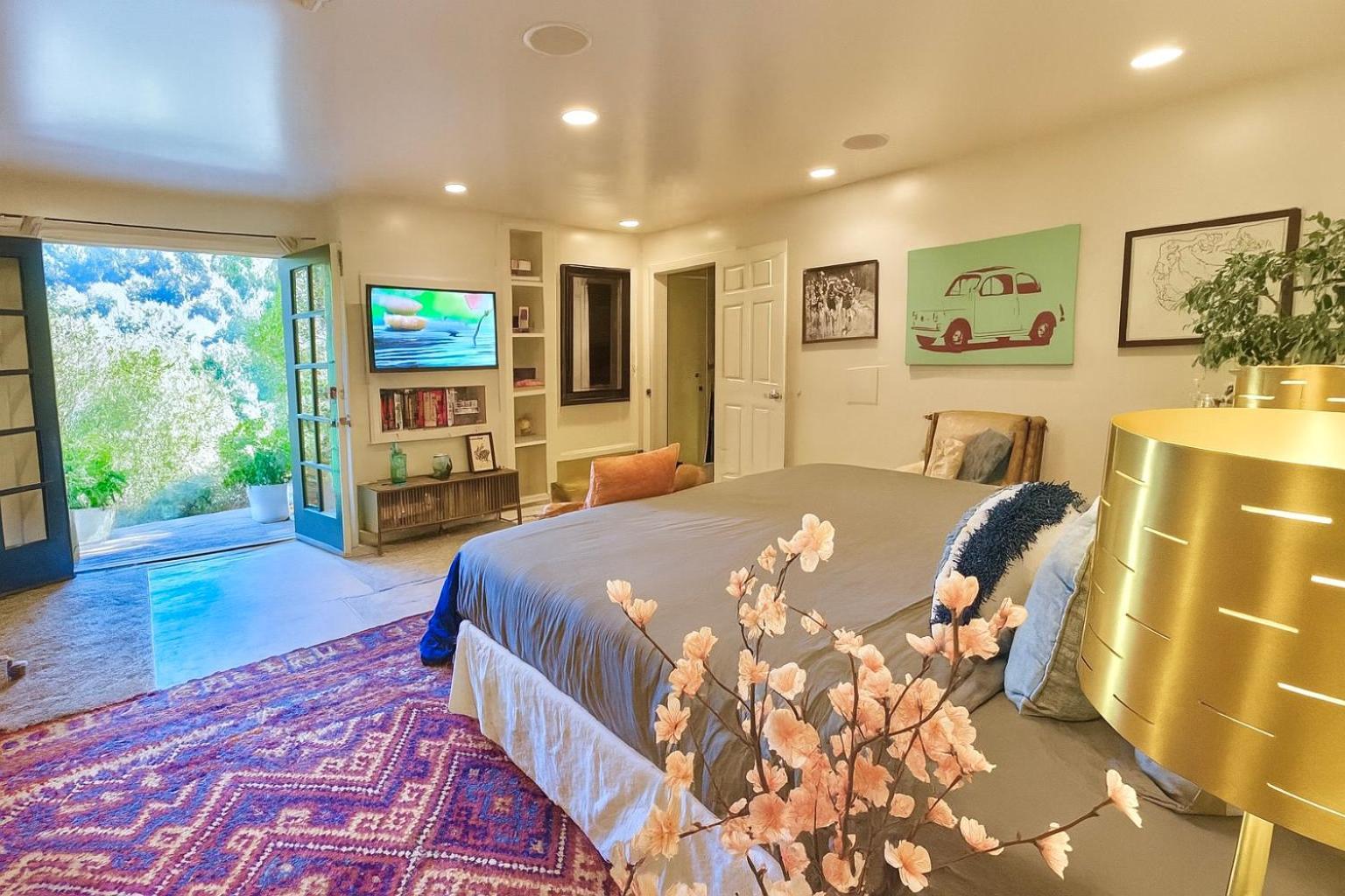 Hollywood Hills Retreat With Jacuzzi Style Tub, Steam Room, Tree-top Views Garden Patio *